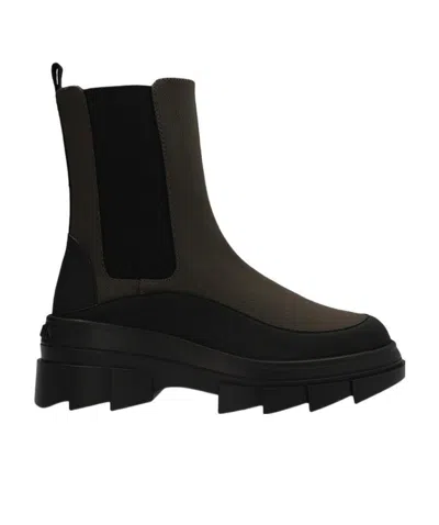 STUART WEITZMAN STUART WEITZMAN ROUND TOE CHUNKY BOOTS