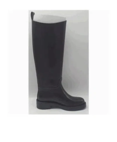 Stuart Weitzman Round-toed Boots In Black
