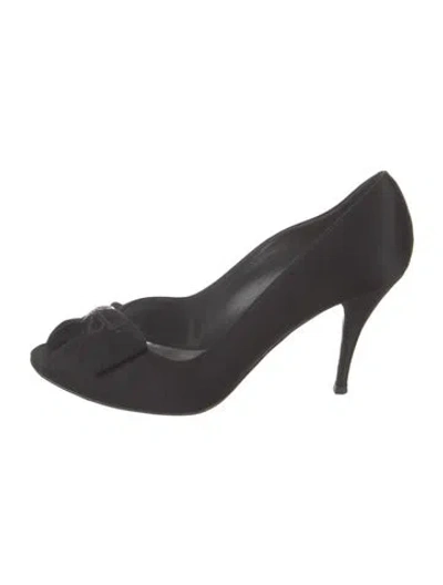 Pre-owned Stuart Weitzman Satin Crystal Embellishments Pumps In Black