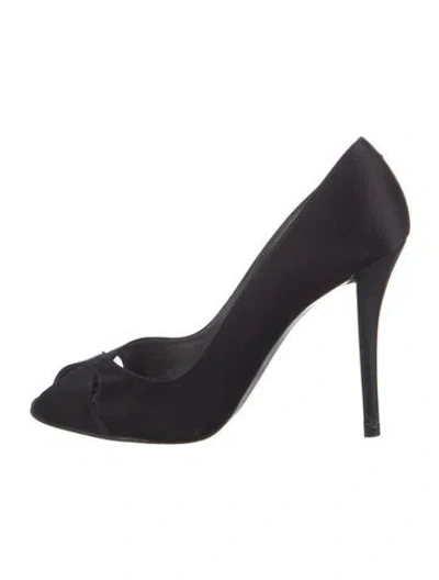 Pre-owned Stuart Weitzman Satin Pumps In Black