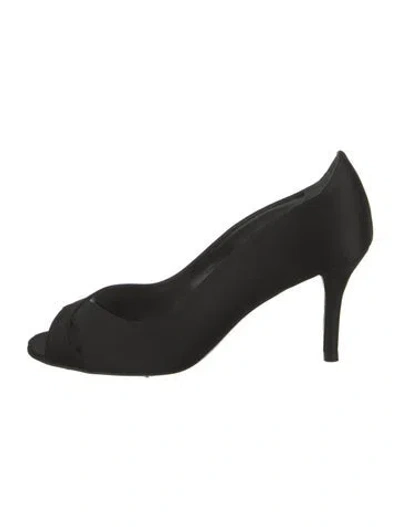 Pre-owned Stuart Weitzman Satin Pumps In Black