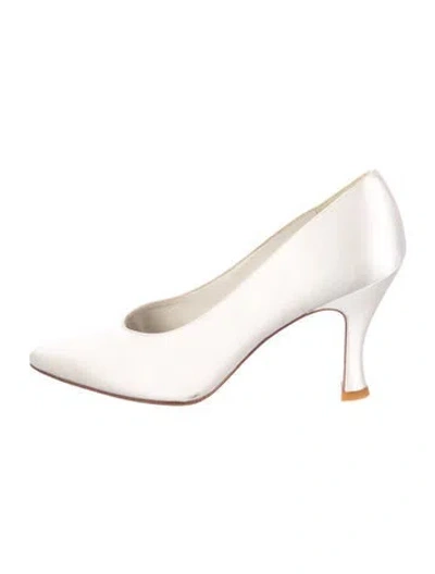 Pre-owned Stuart Weitzman Satin Pumps In Neutral