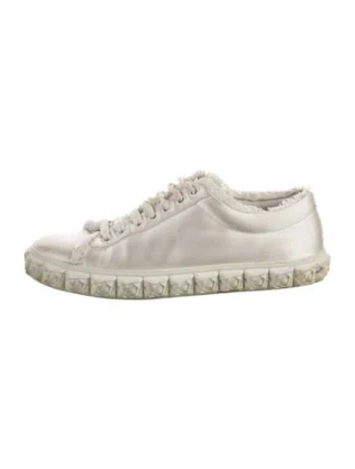 Pre-owned Stuart Weitzman Satin Raw-edge Trim Sneakers In White