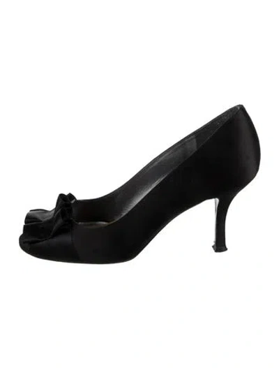 Pre-owned Stuart Weitzman Satin Ruffle Embellishment Pumps In Black