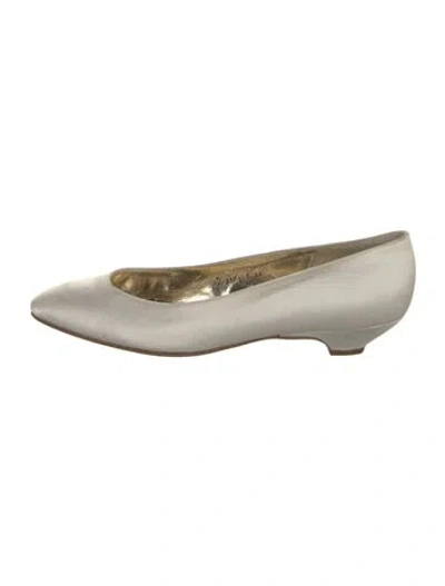 Pre-owned Stuart Weitzman Satin Slingback Sandals In White
