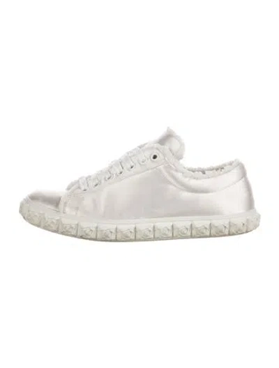 Pre-owned Stuart Weitzman Satin Sneakers In White