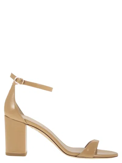 Stuart Weitzman Shiny Leather Sandals With Block Heel In Neutral