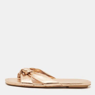 Pre-owned Stuart Weitzman Size 34.5 Metallic Gold Leather Knot Flat Slide