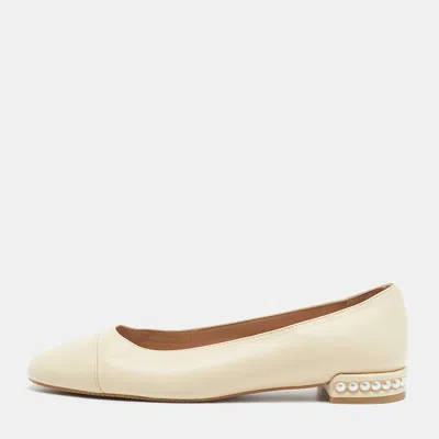 Pre-owned Stuart Weitzman Size 38.5 Cream Leather Pearl Embellished Ballet Flats In White