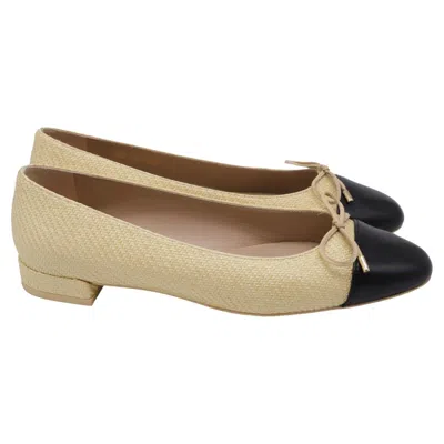 Pre-owned Stuart Weitzman Sleek Bow Ballet Flats In Cream Raffia In White