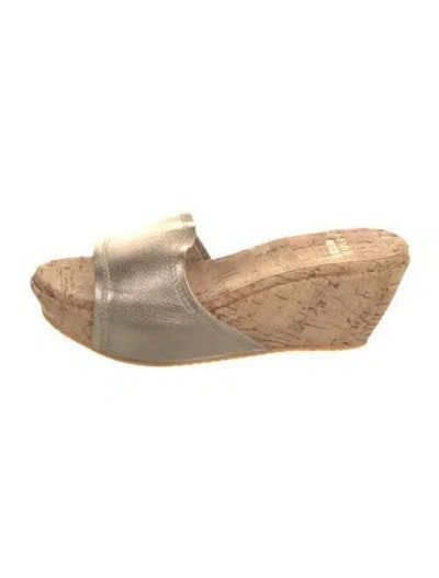 Pre-owned Stuart Weitzman Slides