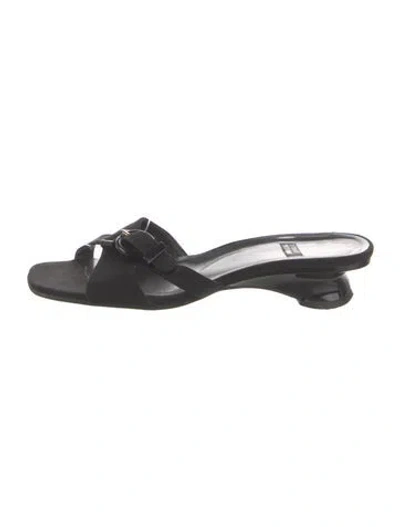 Pre-owned Stuart Weitzman Slides In Black