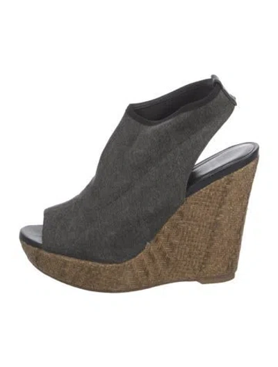 Pre-owned Stuart Weitzman Slingback Pumps In Gray