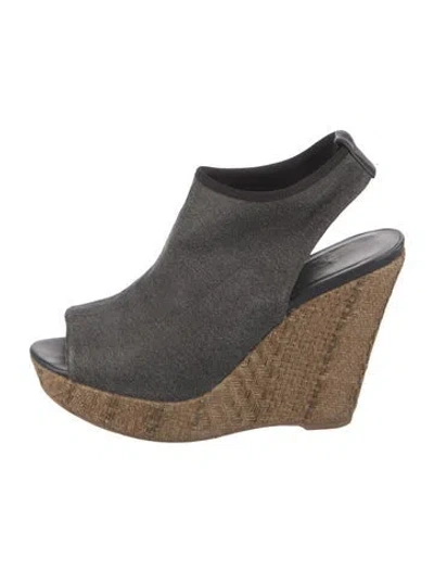 Pre-owned Stuart Weitzman Slingback Pumps In Gray