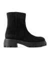 Stuart Weitzman Solid Color Suede Ankle Boots In Black