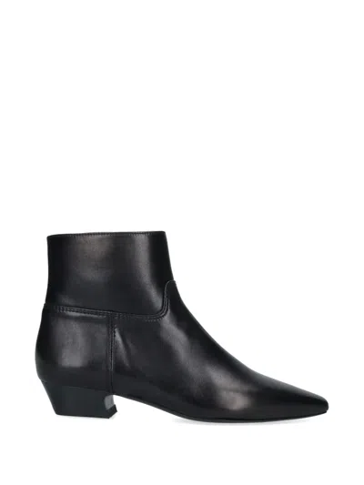Stuart Weitzman Pointed Toe Ankle Length Boots In Black