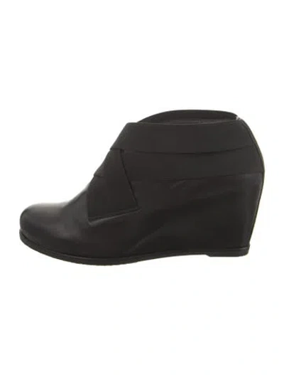 Pre-owned Stuart Weitzman Suede Boots In Black