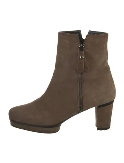 Pre-owned Stuart Weitzman Suede Boots In Neutral
