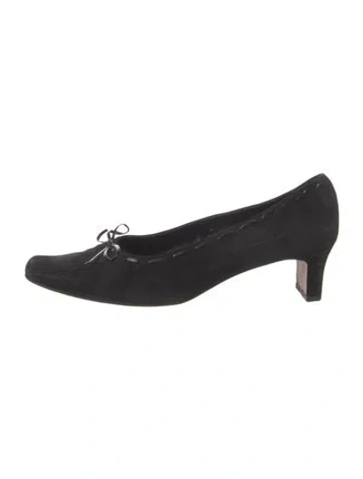 Pre-owned Stuart Weitzman Suede Bow Accents Pumps In Black