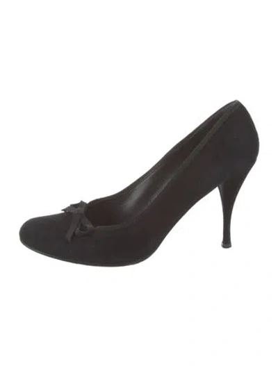 Pre-owned Stuart Weitzman Suede Bow Accents Pumps In Black