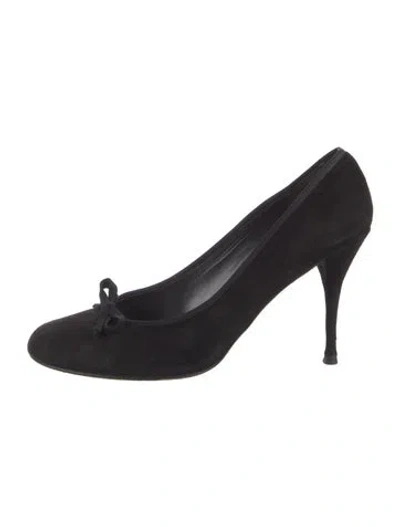 Pre-owned Stuart Weitzman Suede Bow Accents Pumps In Black