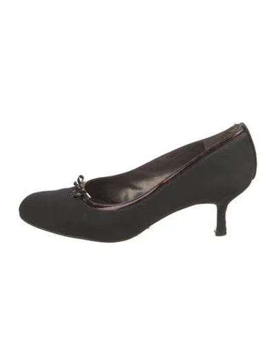 Pre-owned Stuart Weitzman Suede Bow Accents Pumps In Black