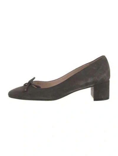Pre-owned Stuart Weitzman Suede Bow Accents Pumps In Gray