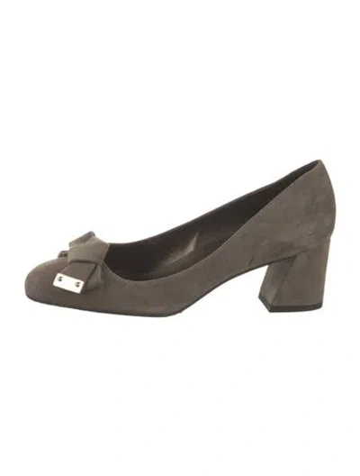 Pre-owned Stuart Weitzman Suede Bow Accents Pumps In Gray