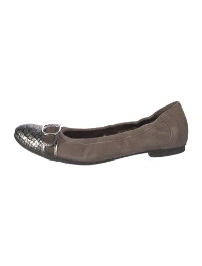 Pre-owned Stuart Weitzman Suede Colorblock Pattern Flats In Brown