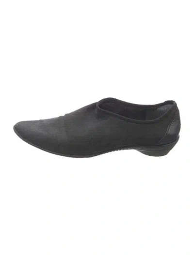 Pre-owned Stuart Weitzman Suede Flats In Black