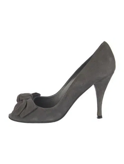 Pre-owned Stuart Weitzman Suede Floral Print Pumps In Gray