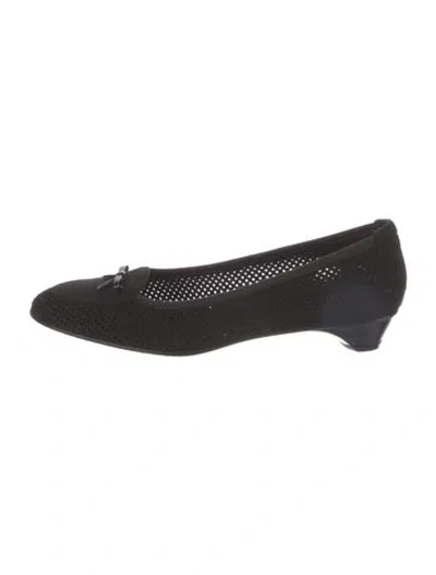 Pre-owned Stuart Weitzman Suede Lasercut Accents Flats In Black