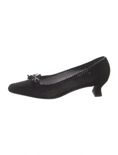 Pre-owned Stuart Weitzman Suede Lasercut Accents Pumps In Black