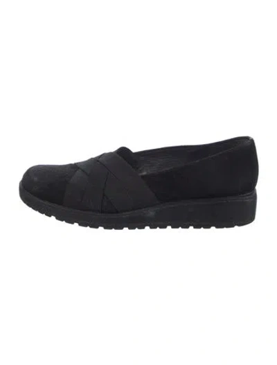 Pre-owned Stuart Weitzman Suede Loafers In Black