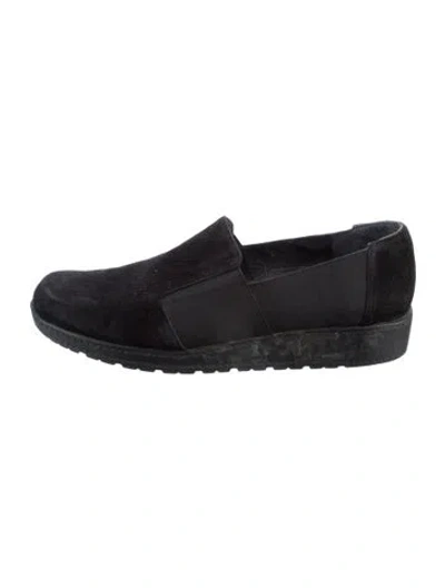 Pre-owned Stuart Weitzman Suede Loafers In Black