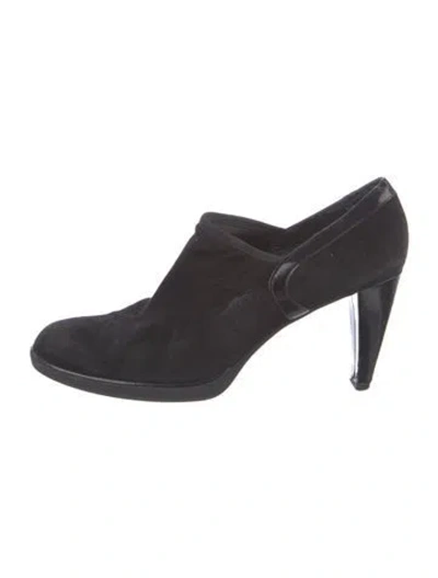 Pre-owned Stuart Weitzman Suede Mules In Black