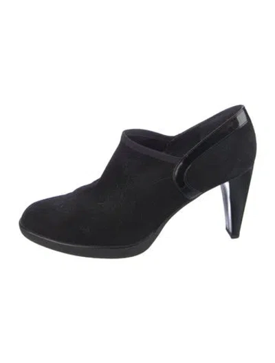 Pre-owned Stuart Weitzman Suede Mules In Black