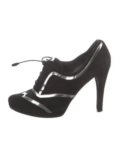 Pre-owned Stuart Weitzman Suede Pumps In Black