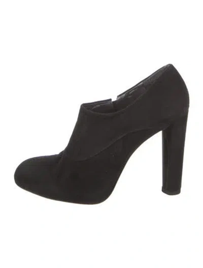 Pre-owned Stuart Weitzman Suede Pumps In Black