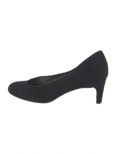Pre-owned Stuart Weitzman Suede Pumps In Black