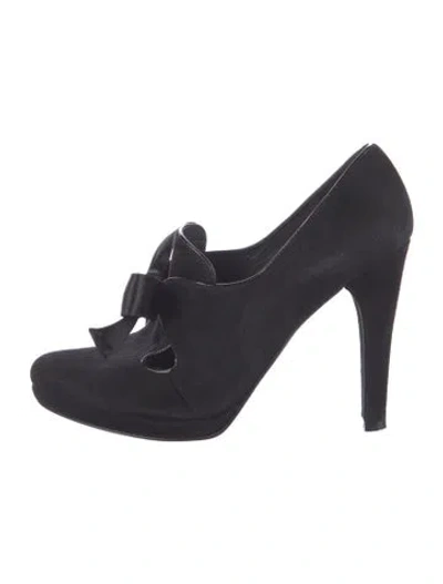 Pre-owned Stuart Weitzman Suede Pumps In Black