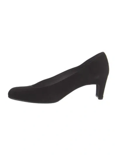 Pre-owned Stuart Weitzman Suede Pumps In Black