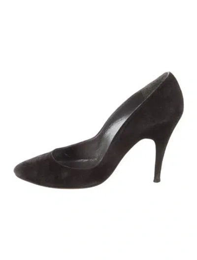 Pre-owned Stuart Weitzman Suede Pumps In Black