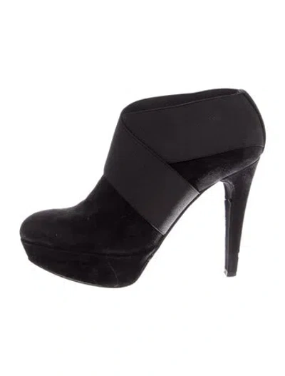 Pre-owned Stuart Weitzman Suede Pumps In Black
