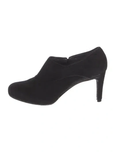 Pre-owned Stuart Weitzman Suede Pumps In Black