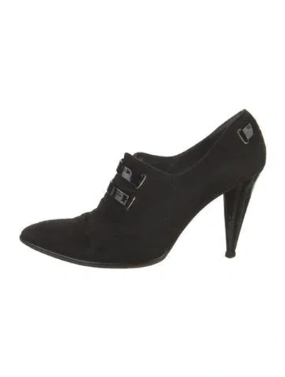 Pre-owned Stuart Weitzman Suede Pumps In Black