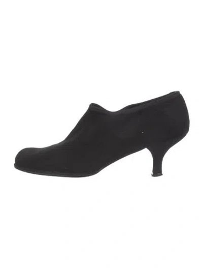 Pre-owned Stuart Weitzman Suede Pumps In Black