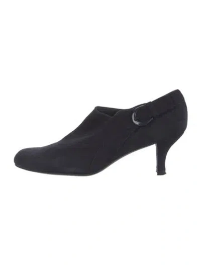 Pre-owned Stuart Weitzman Suede Pumps In Black