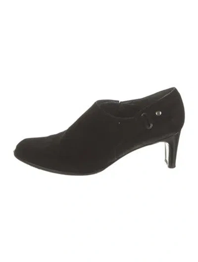 Pre-owned Stuart Weitzman Suede Pumps In Black