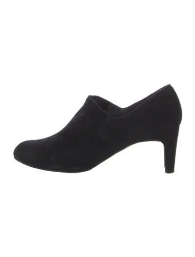 Pre-owned Stuart Weitzman Suede Pumps In Black